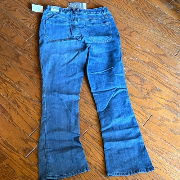 Wit & Wisdom Indigo Flared Jeans - Picture 5 of 8